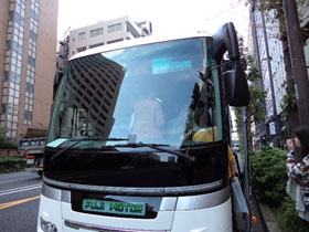【東京ガーデンパレス】バスに乗り込みの様子